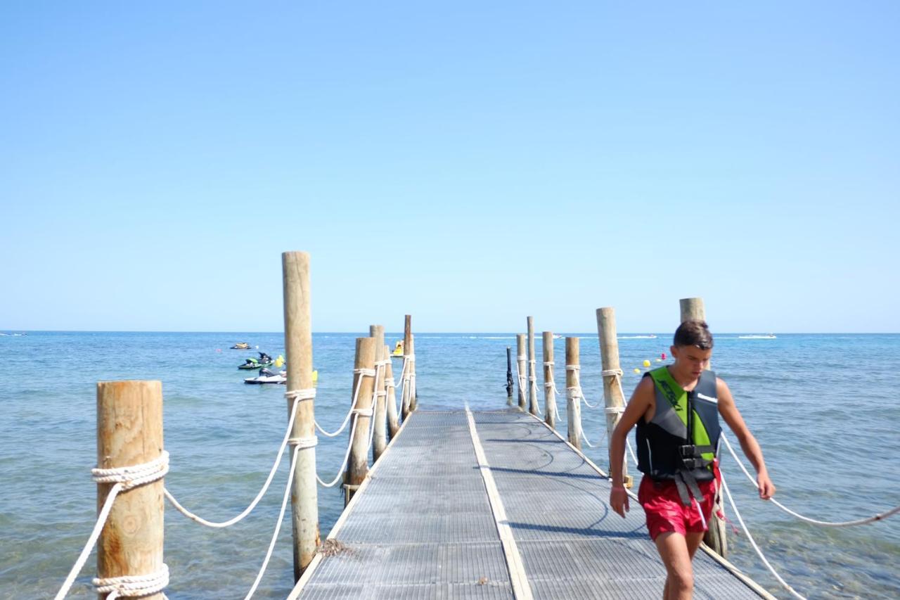 Playa Montroig Camping Resort Esterno foto
